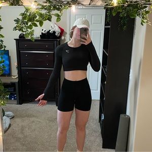 Long sleeve crop top